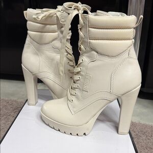 GUESS Cream Lace-Up Platform Ankle Boots